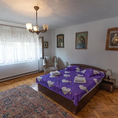 Doi Bujori Apartment อัลบายูเลีย ภายนอก รูปภาพ