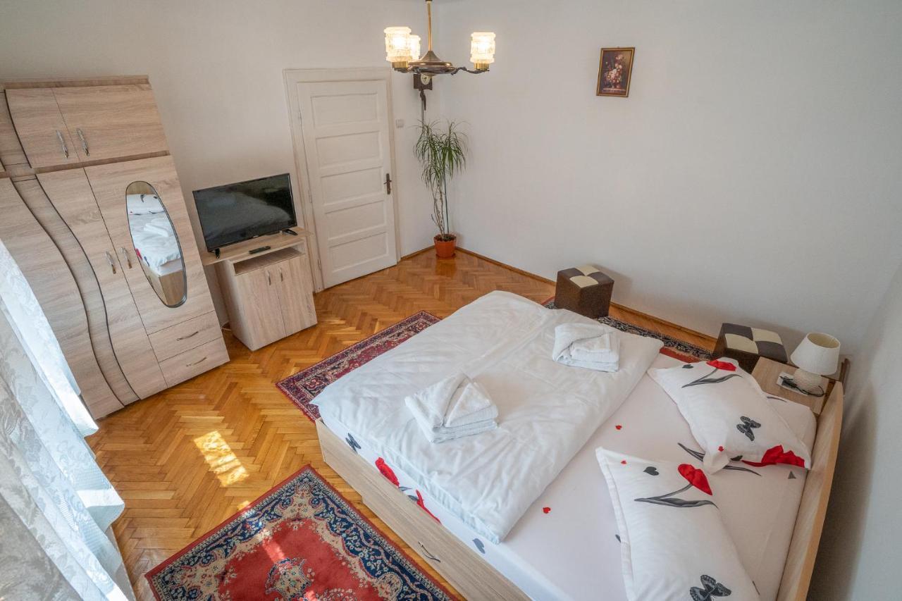 Doi Bujori Apartment อัลบายูเลีย ภายนอก รูปภาพ