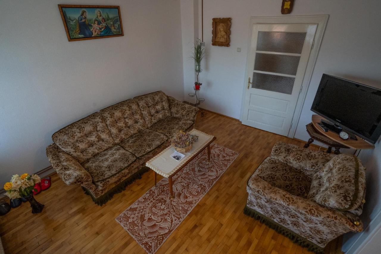 Doi Bujori Apartment อัลบายูเลีย ภายนอก รูปภาพ