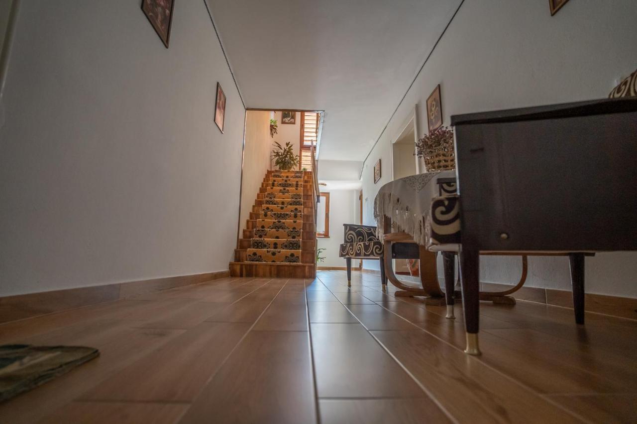 Doi Bujori Apartment อัลบายูเลีย ภายนอก รูปภาพ