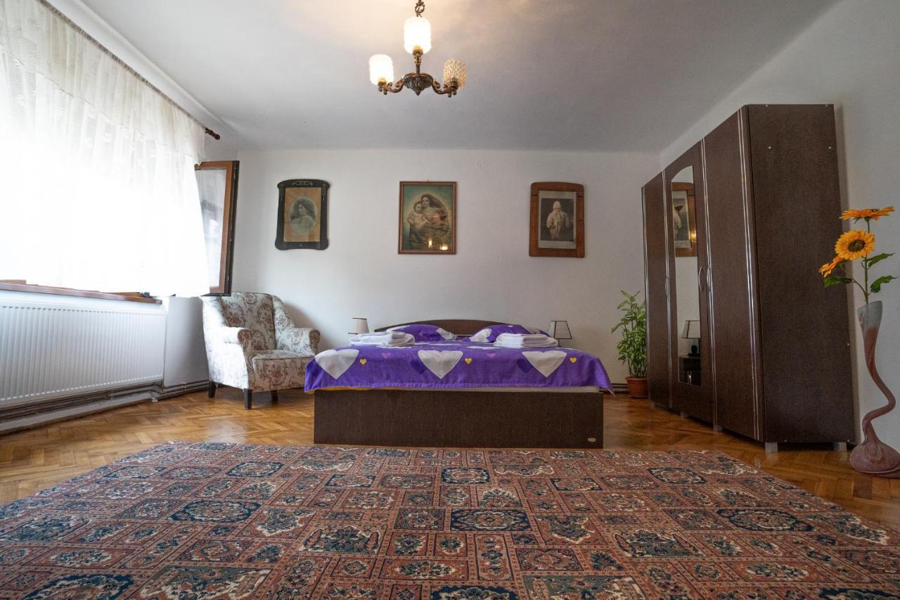 Doi Bujori Apartment อัลบายูเลีย ภายนอก รูปภาพ