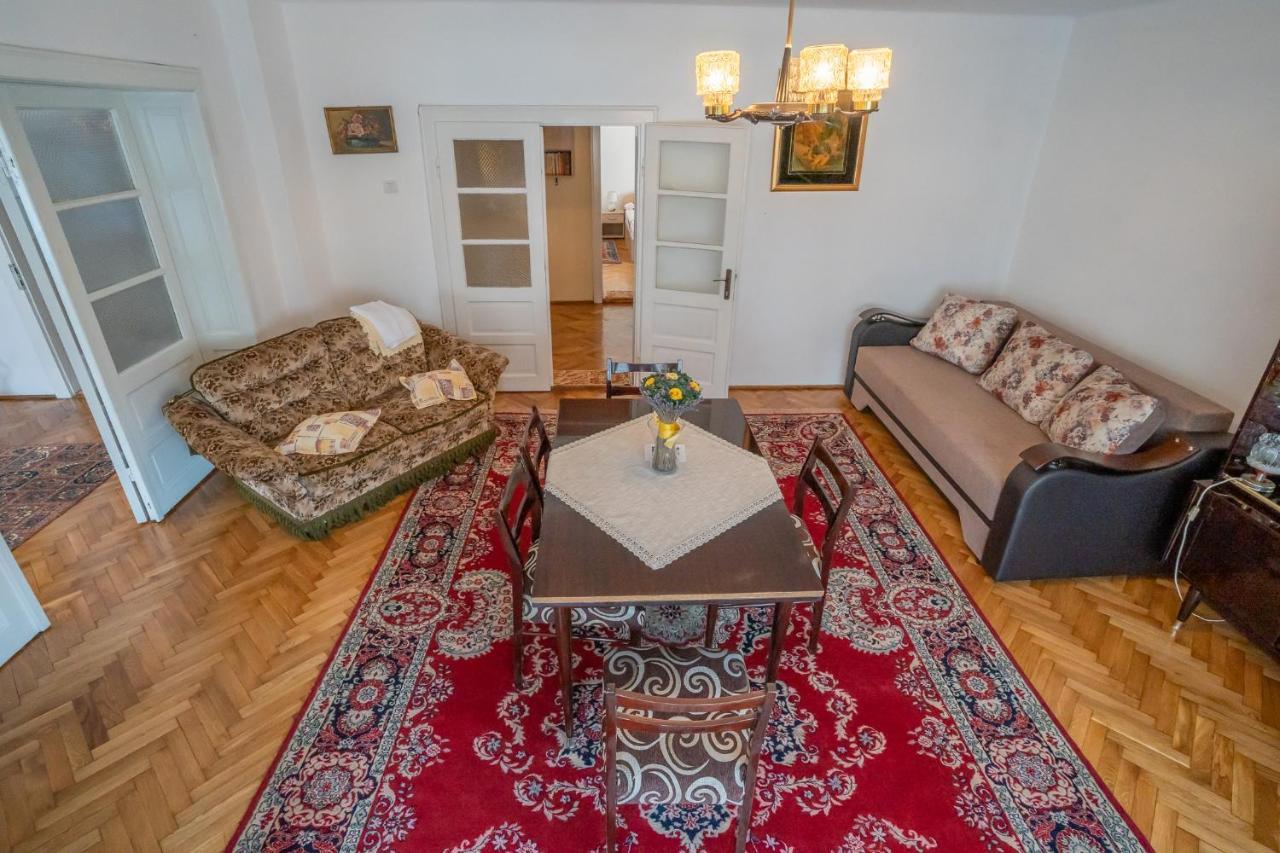 Doi Bujori Apartment อัลบายูเลีย ภายนอก รูปภาพ
